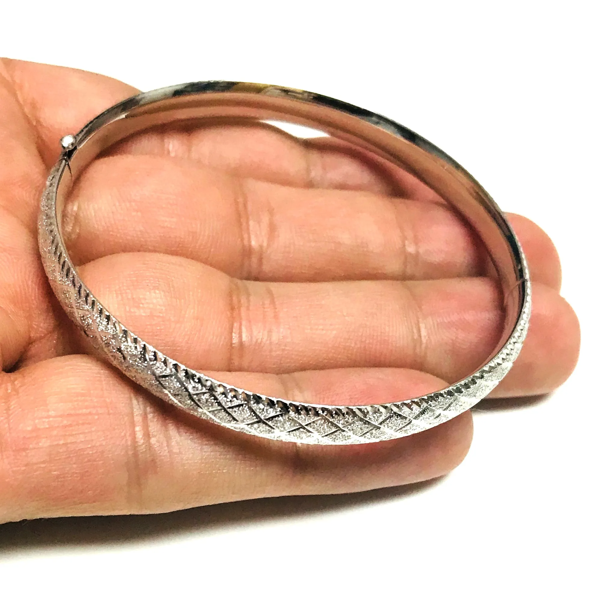 14k White Gold Sparkle And Diamond Shape Pattern Bangle Bracelet, 7"
