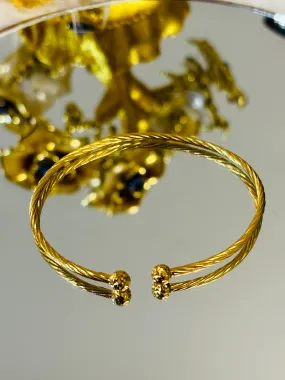 18k Gold Char__ol bangle