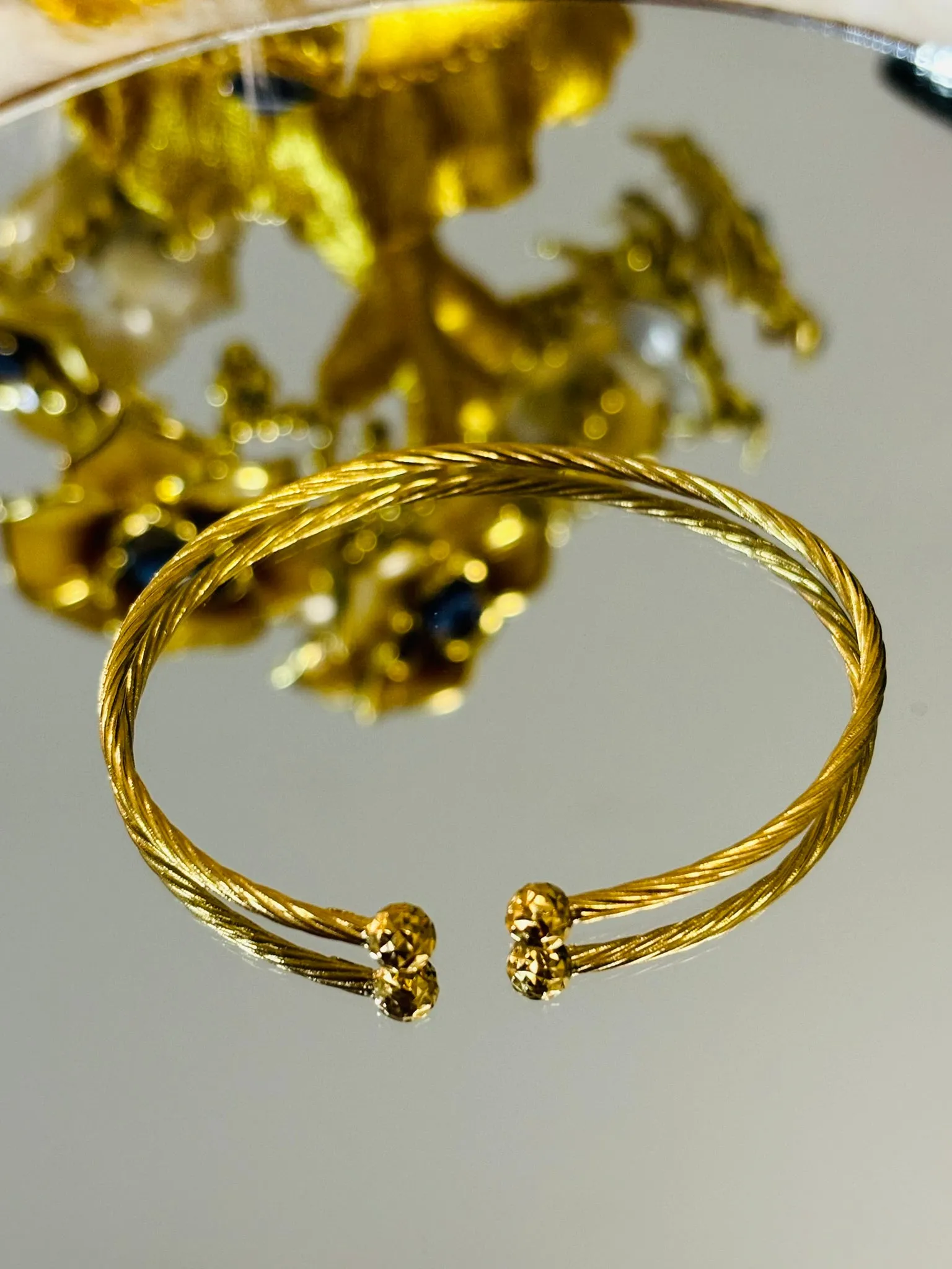 18k Gold Char__ol bangle