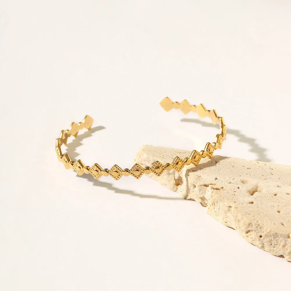 18K Gold Open Antique Design Bracelet