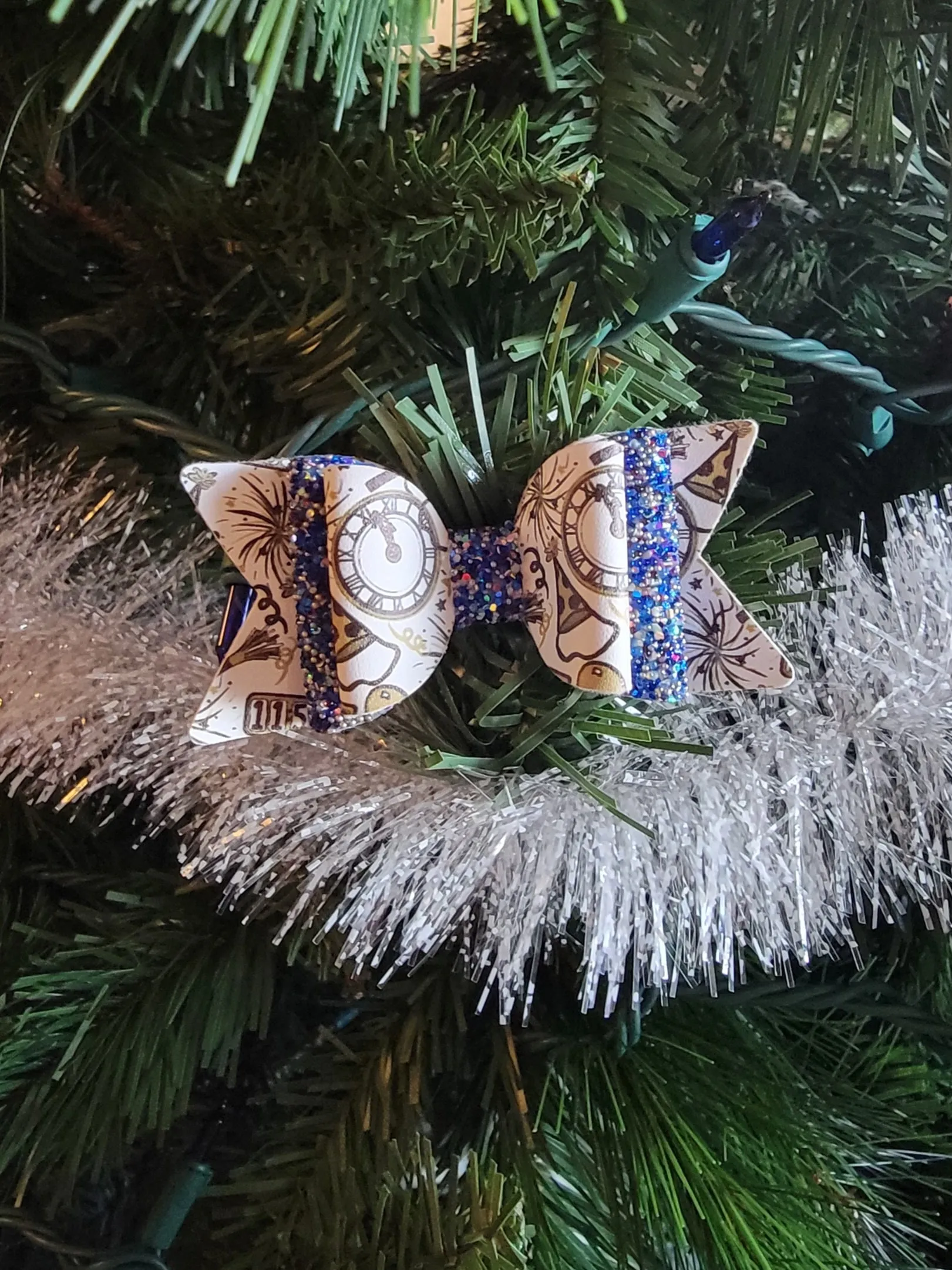 2 Tier Countdown To New Year Bow