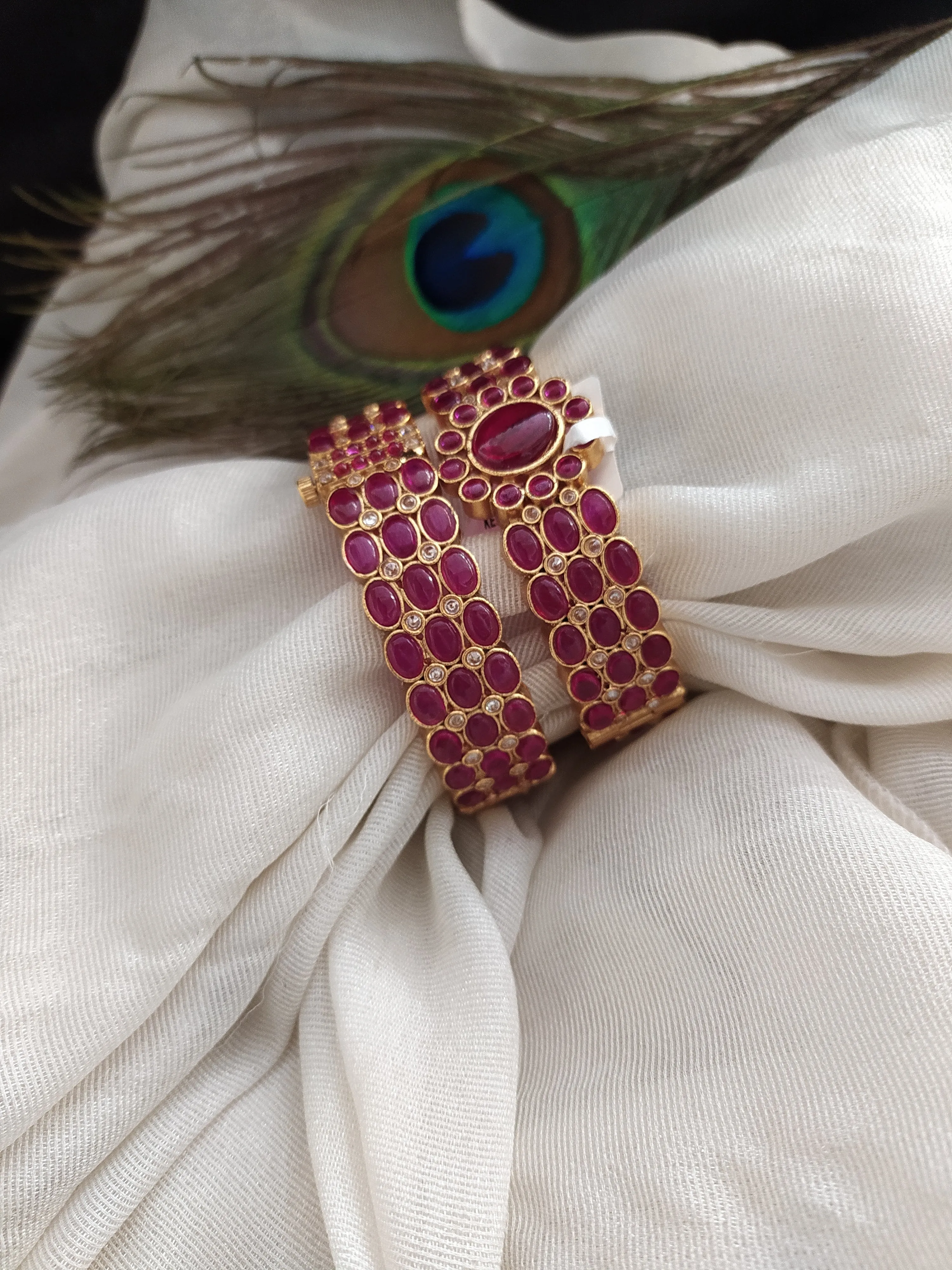 Antique Kada (Bangle) In Pure Kemp Stones - Sonal Fashion Jewellery