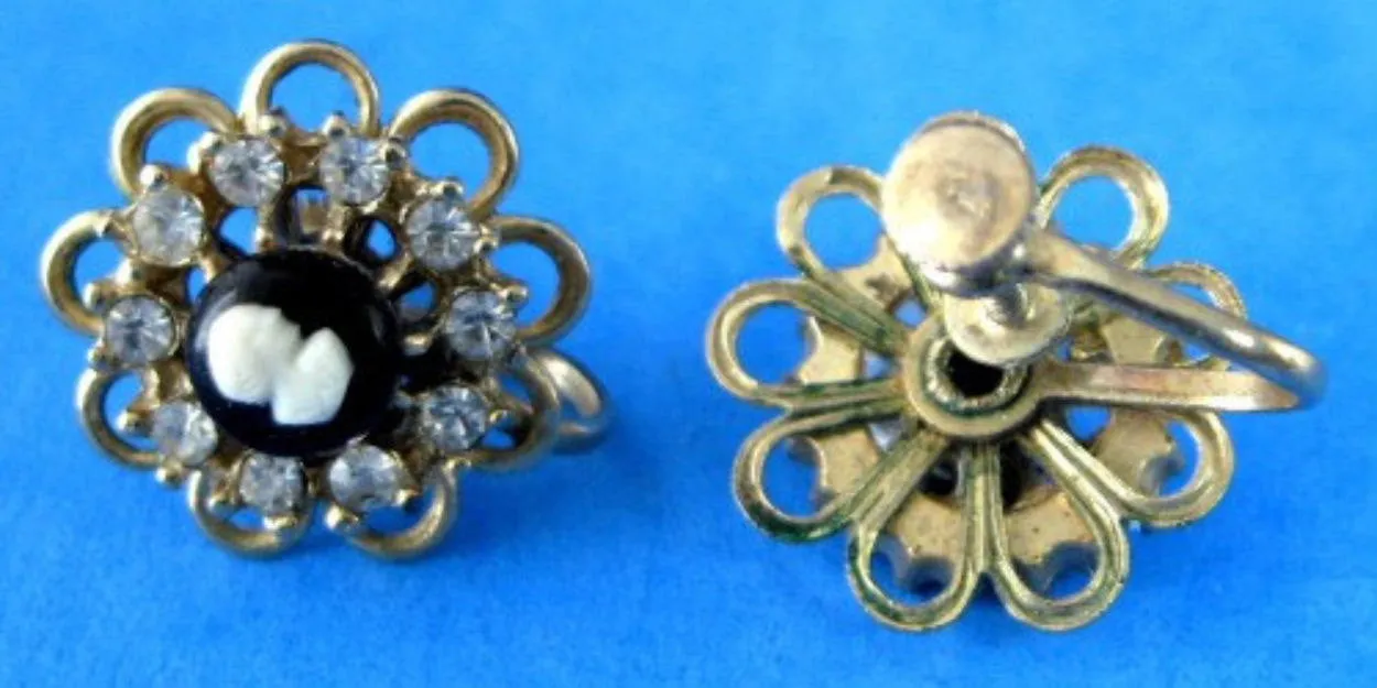 Earrings Rhinestones Cameos 1940s Filigree Screw Back Gold Plated Vintage Retro