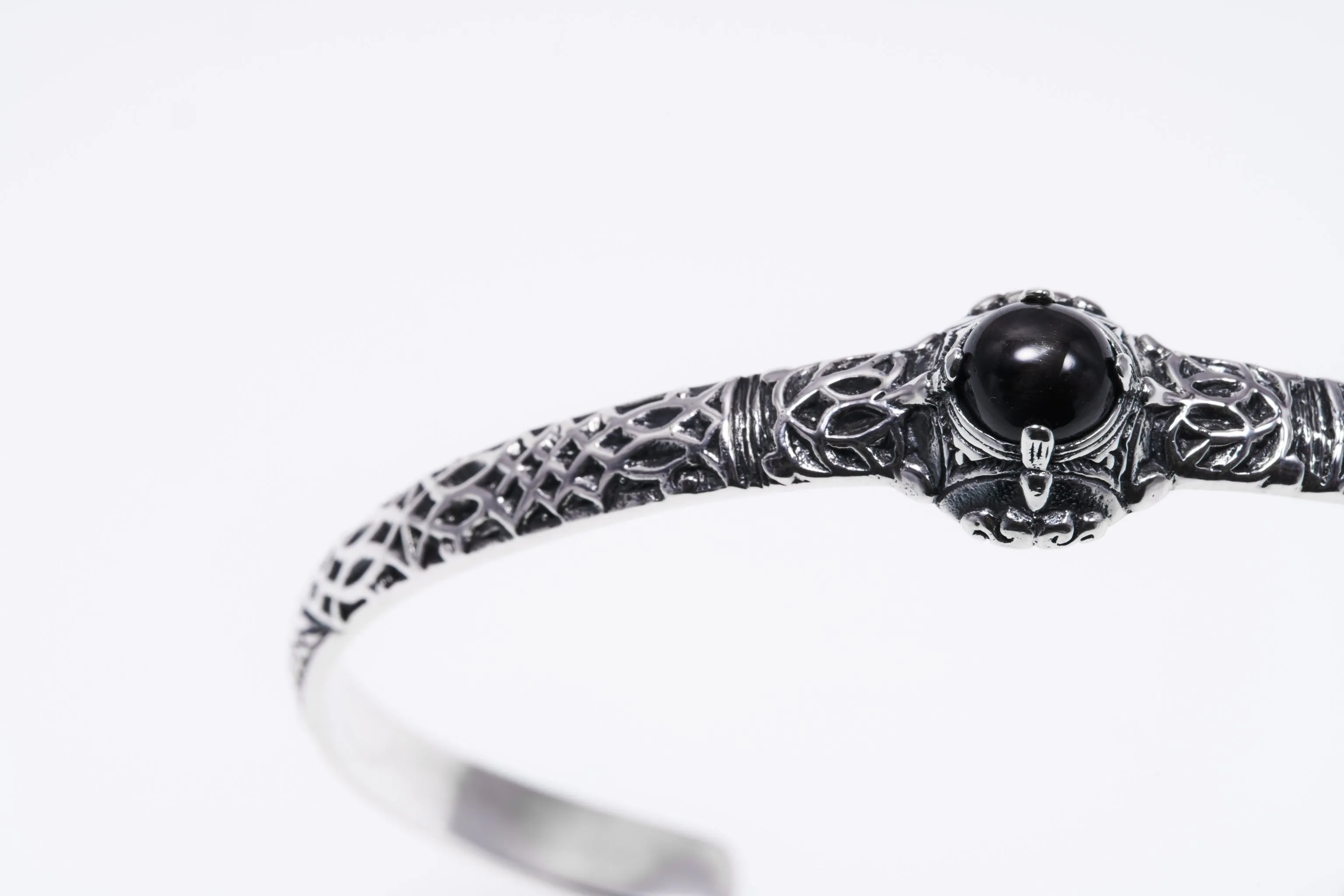 Islamic Round Bangle : S (Black Star)