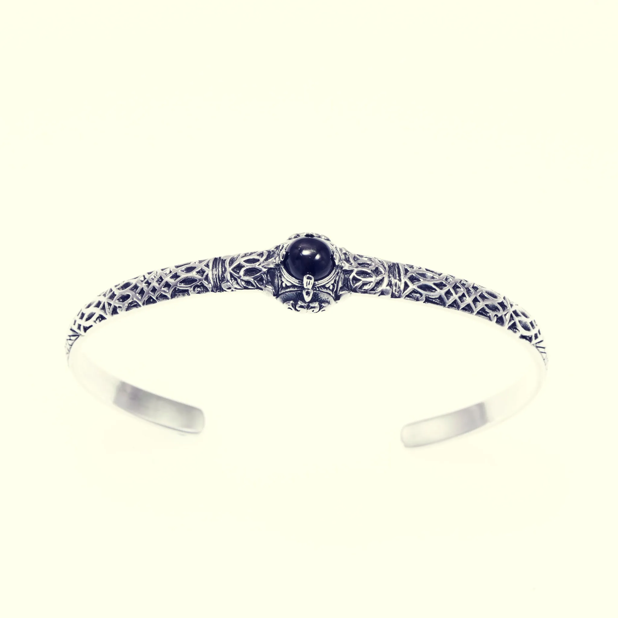 Islamic Round Bangle : S (Black Star)