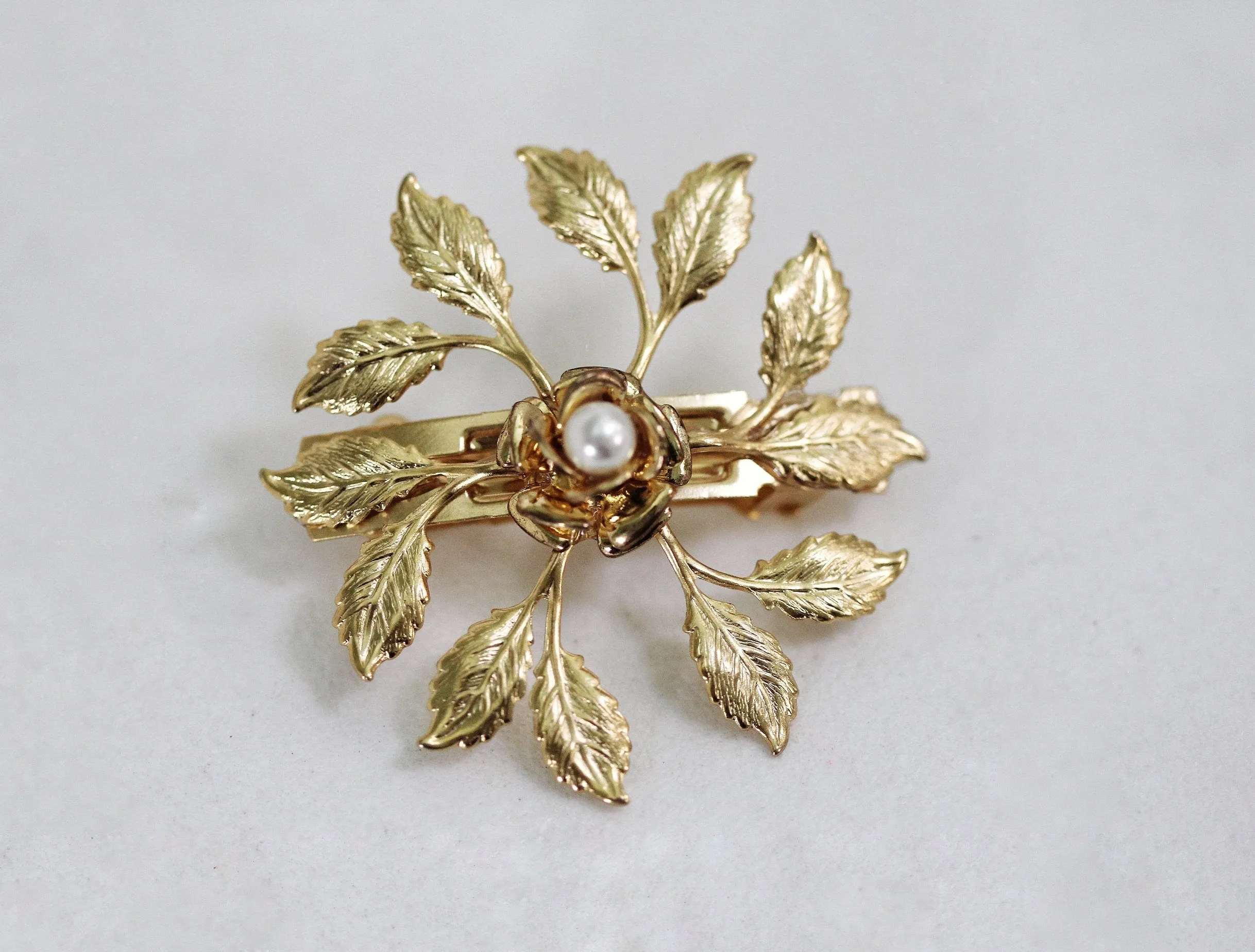 Preorder * Large Leaf Circle Barrette