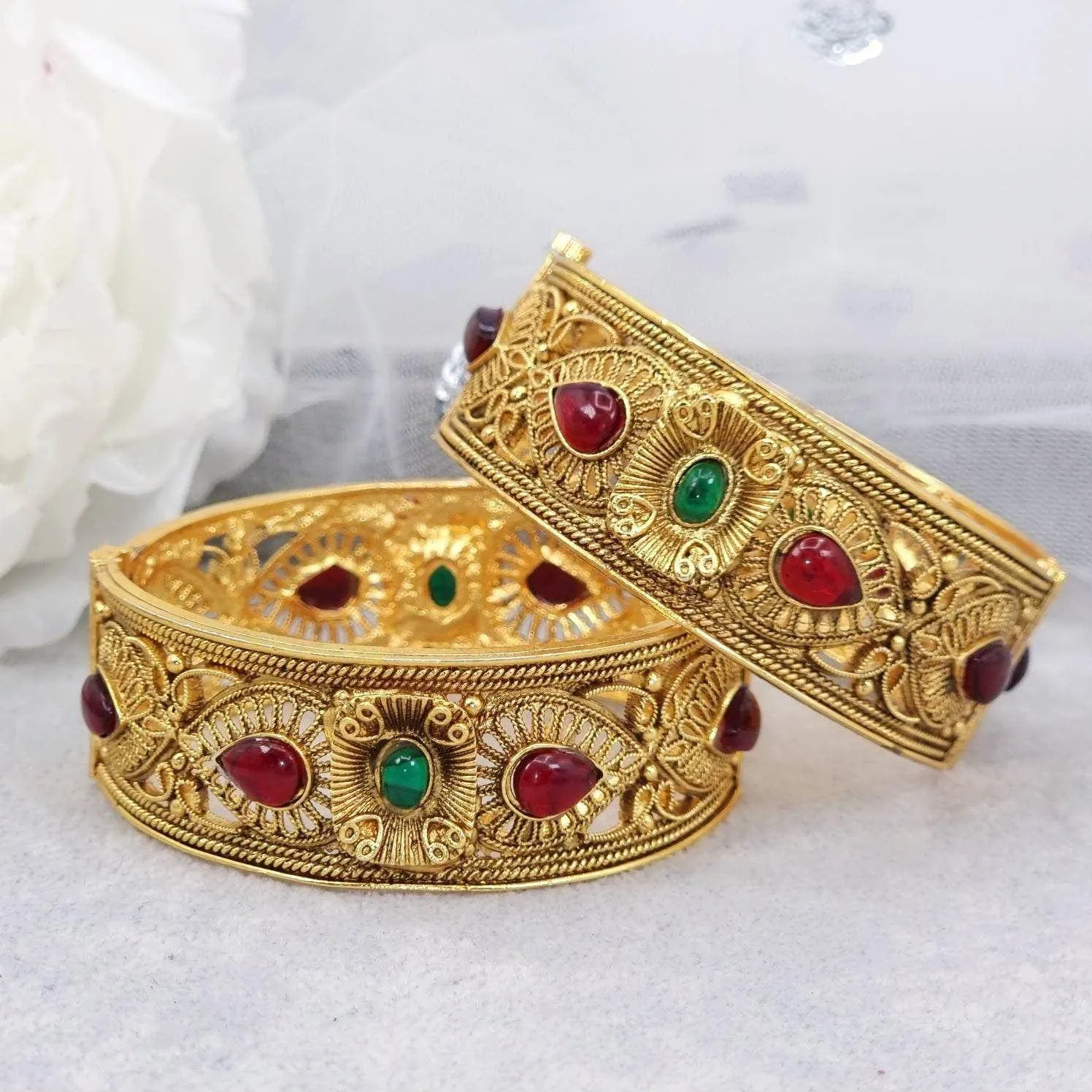 Rajvadi Patala Jadau Bangle Set