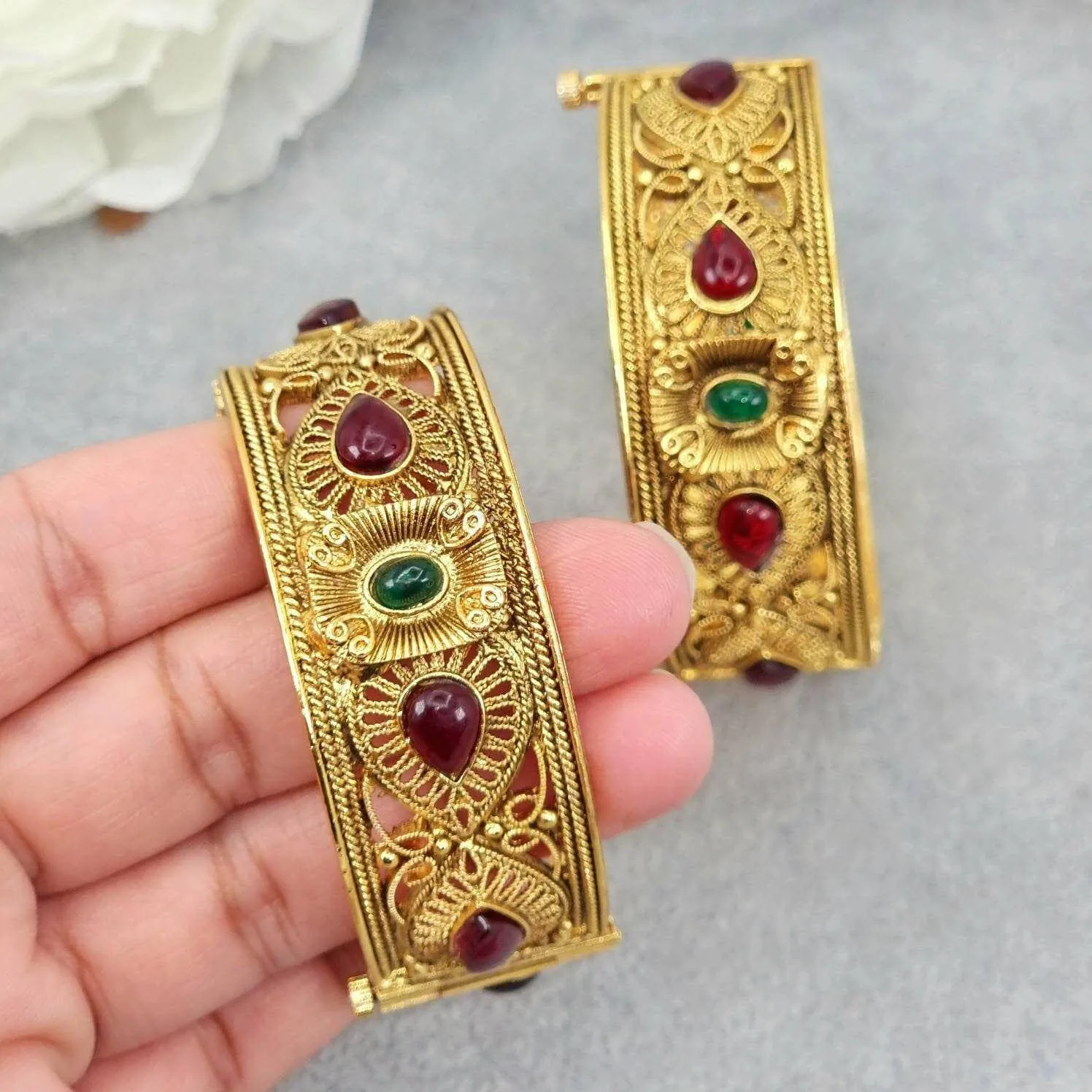 Rajvadi Patala Jadau Bangle Set