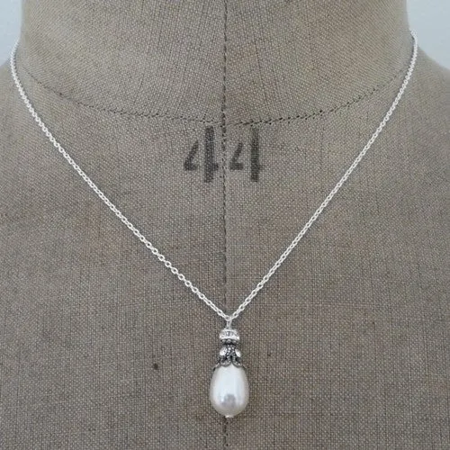 Rhinestone Embellished Pearl Pendant Necklace