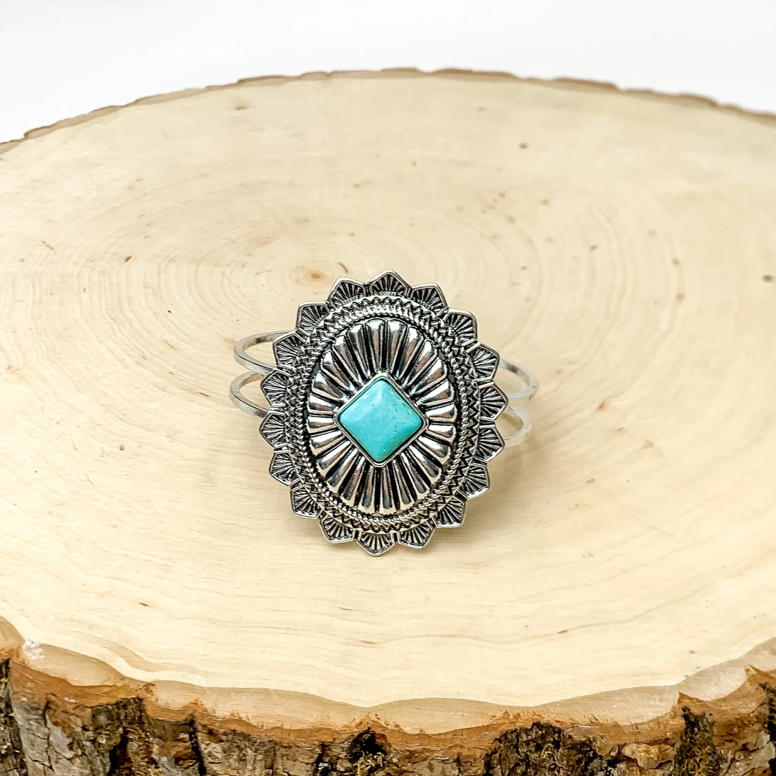 Western Oval Hinge Bracelet in Silver Tone With Turquoise Stone