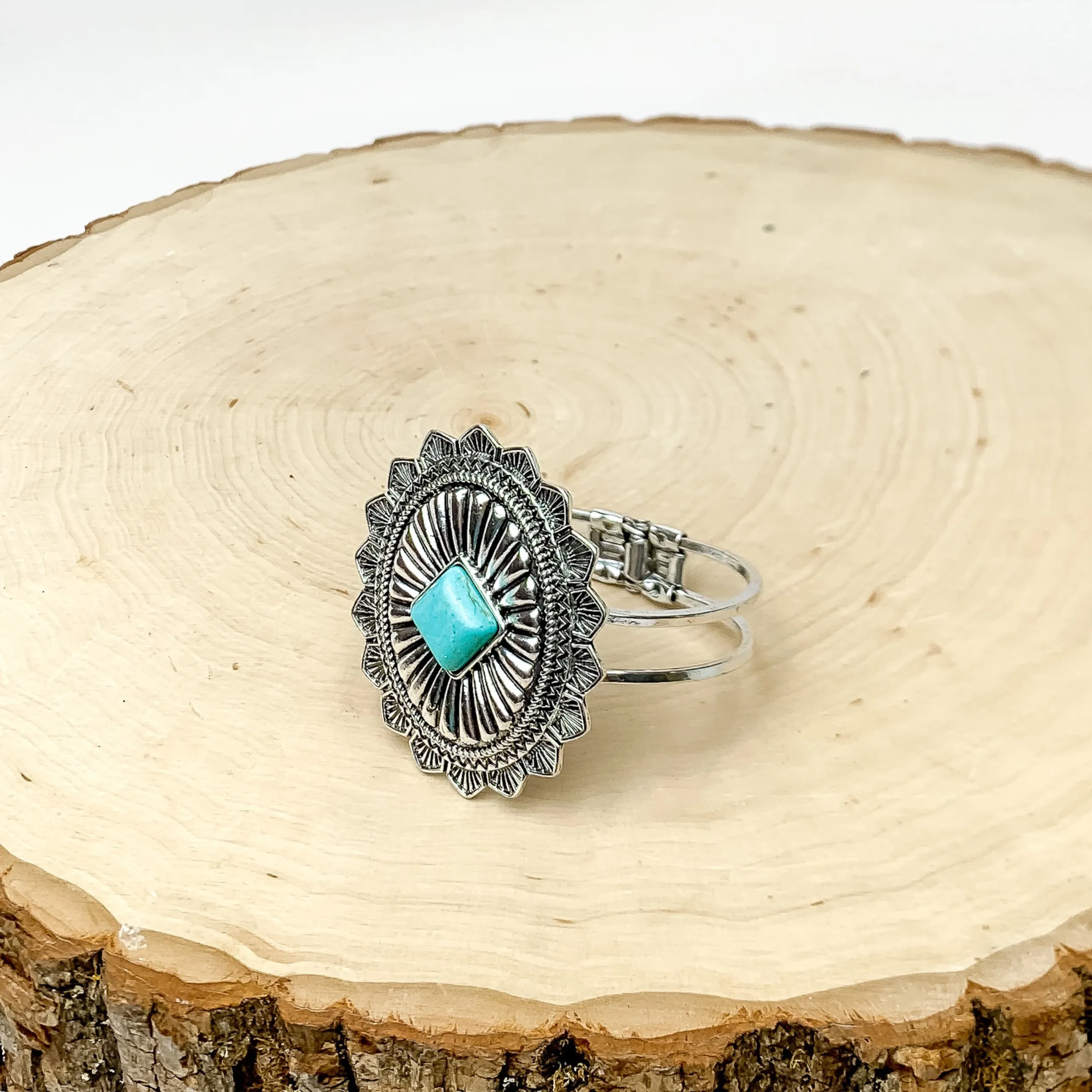 Western Oval Hinge Bracelet in Silver Tone With Turquoise Stone
